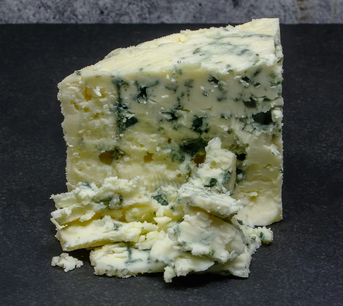 Roquefort Papillon Edelschmimmelkäse AOP - 3x 1,25KG - französischer Blauschimmelkäse 150 Tage gereifter Schafs-Käse, exquisiter Käse würzig-kräftig im Geschmack mit cremiger Textur