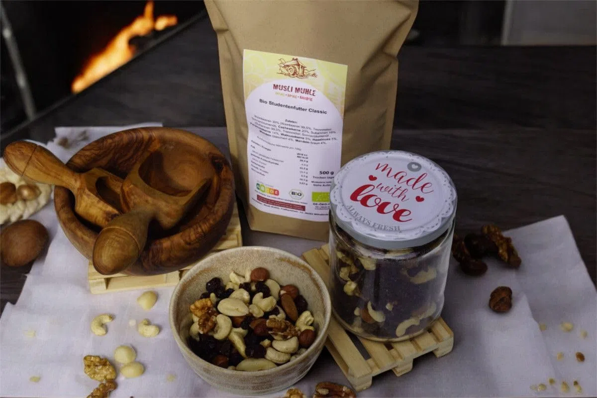 Müsli Mühle Bio Studentenfutter Classic – Nüsse & Trockenfrüchte – 1000g | Für Müsli & als Snack – Nussmischung – ballaststoffreiche Proteinquelle, reich an Omega-3 & Antioxidantien