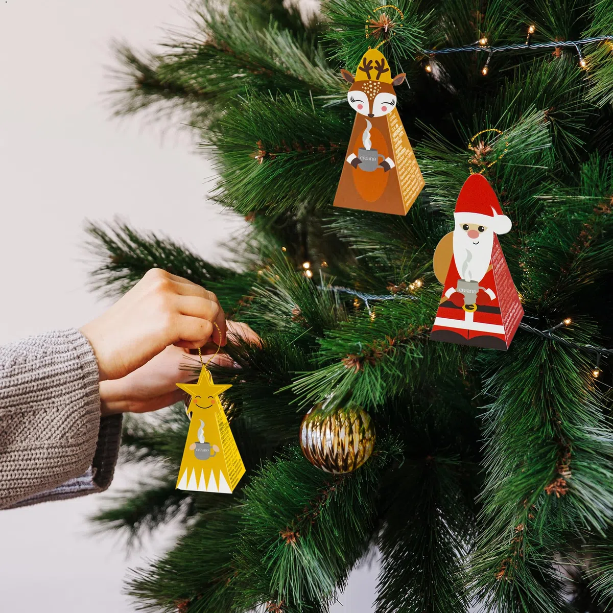 Creano Bio Wintertee Geschenkset „Niedliche Weihnachtsfiguren“ - 9 Pyramiden-Teebeutel in 9 unterschiedlichen Sorten - 22,5g - Weihnachtstee*