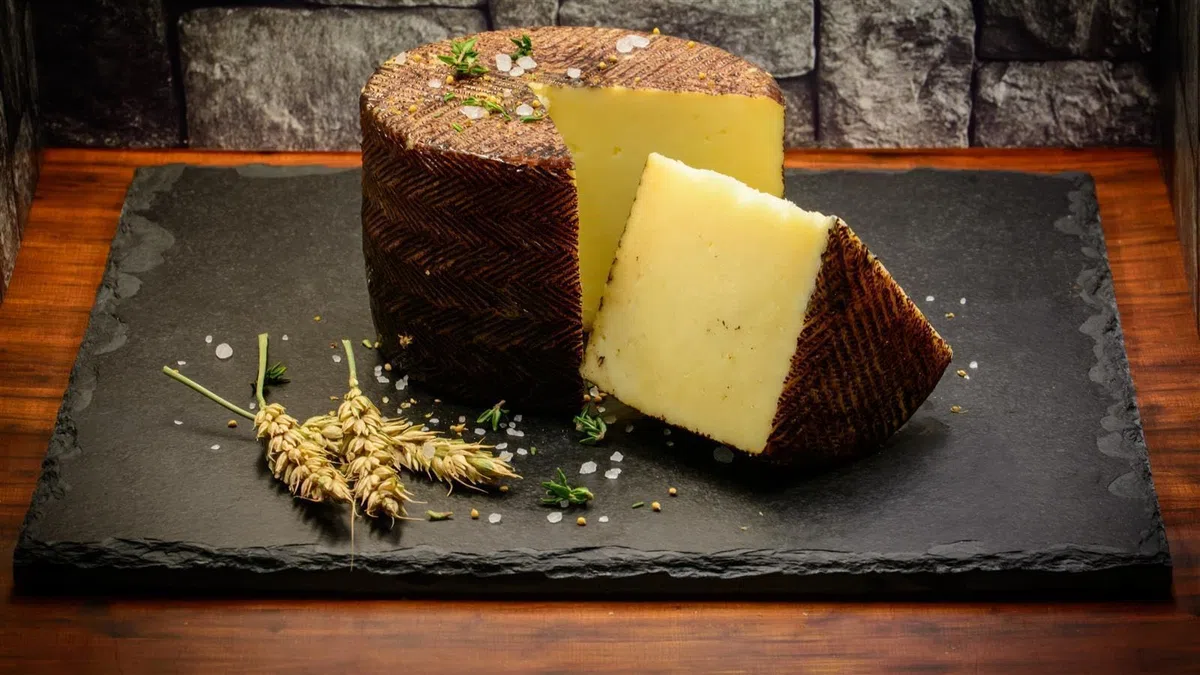 Montecampero QUESO MANCHEGO Käse - 2x 3kg ganzer Laib - spanischer Schafskäse D.O. PDO Hartkäse aus La Manch passt zu Tapas Rioja-Tempranillo-Verdejo-Rotwein & Käseplatte