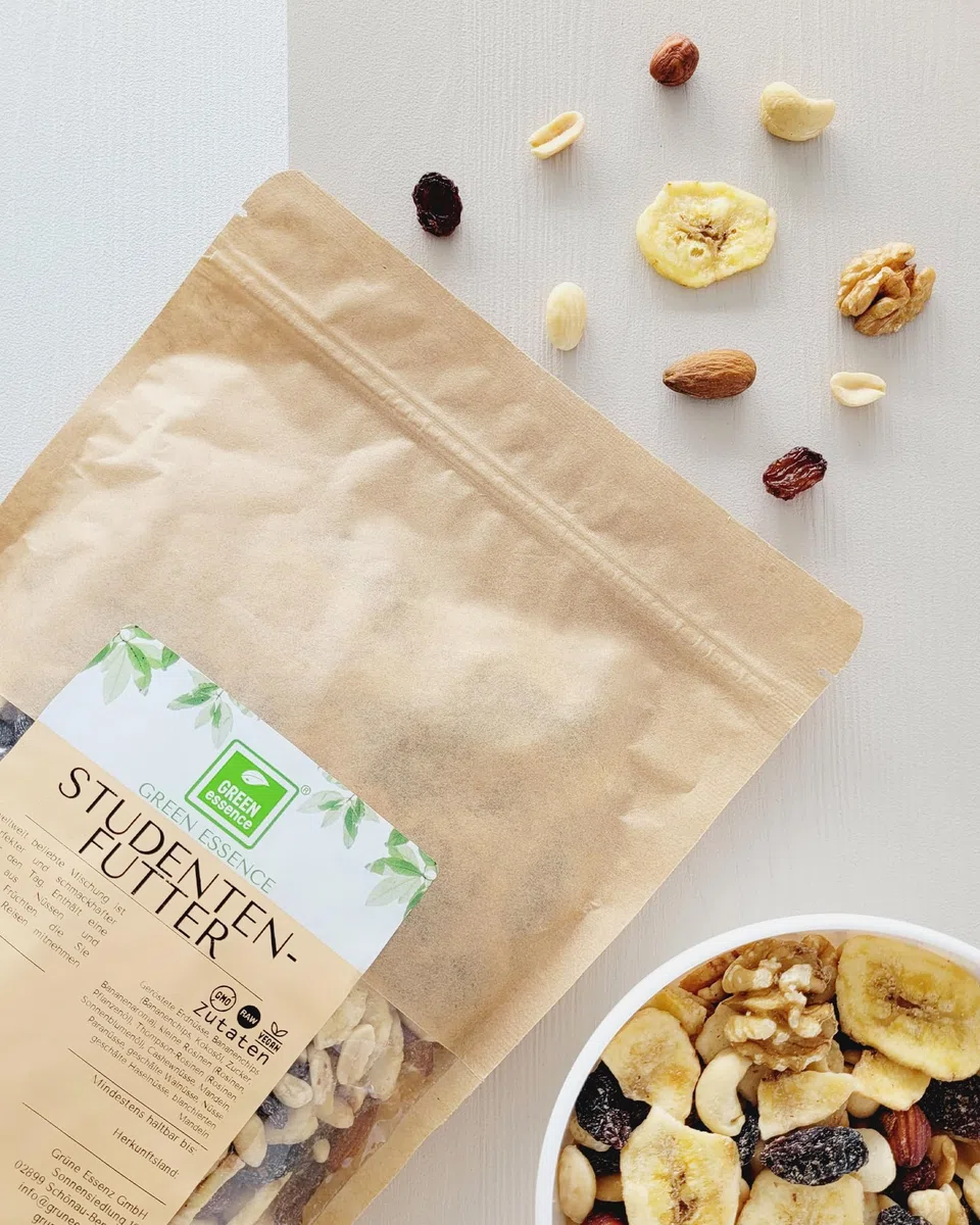 Studentenfutter 1kg von Green Essence Fertigsnack mit Nüssen: Paranüsse Walnüsse, Haselnüsse, Cashews und Erdnüsse, Mandeln, Bananenchips und Sultaninen